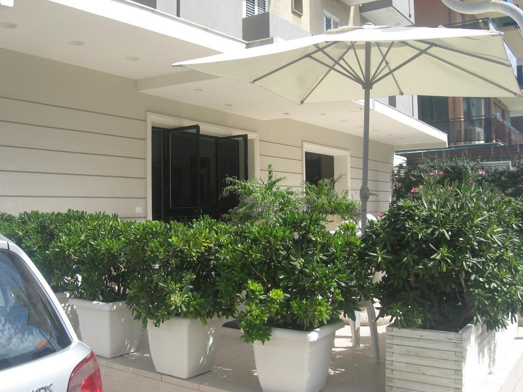 Hotel Cosmopolita Римини Экстерьер фото